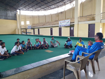 Madhukant Pathak, Coach